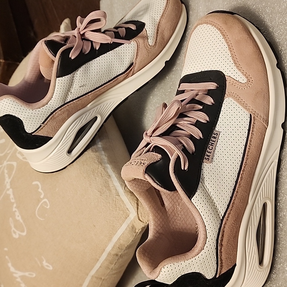 Skechers Women's Sneakers Uno 2 Much Fun Pink and Black ladies size 8.5